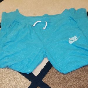 Nike capri sweats w/pockets